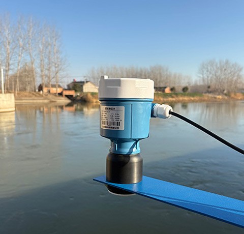 湖泊雷达液位计1.jpg